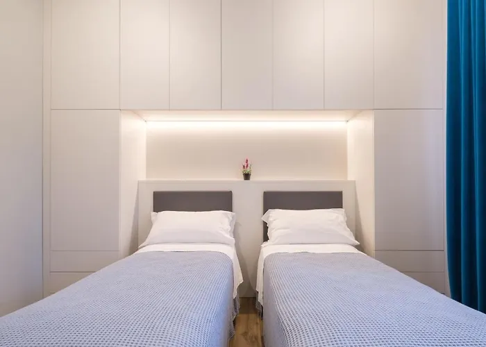 Blue By بولونيا